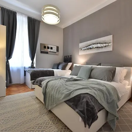 Center - Directly On The Sea Zára