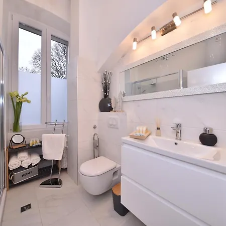 Center - Directly On The Sea Zára