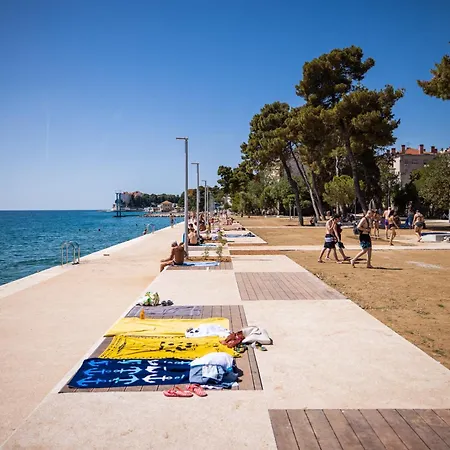 Center - Directly On The Sea *