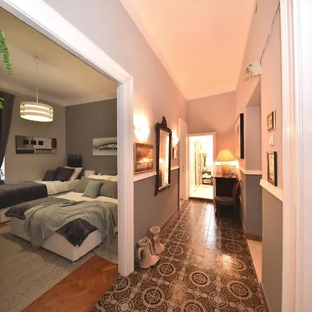 Apartment Center - Directly On The Sea *