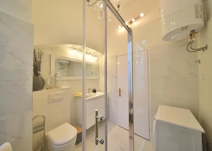 Center - Directly On The Sea Апартаменты *