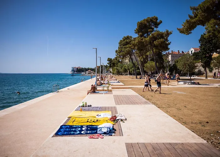 Center - Directly On The Sea *