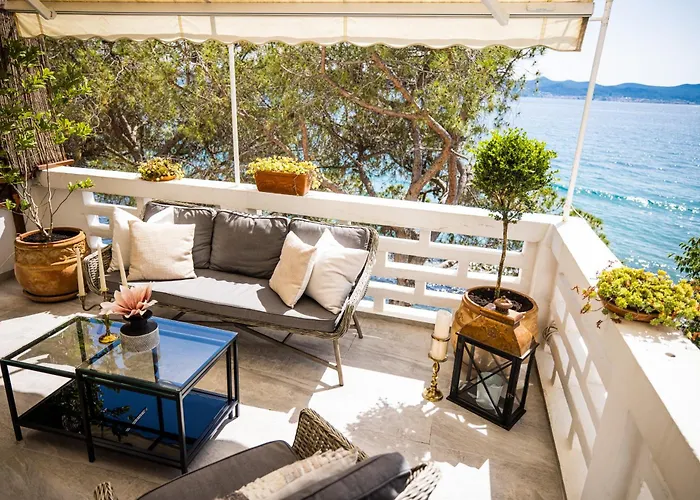 Center - Directly On The Sea