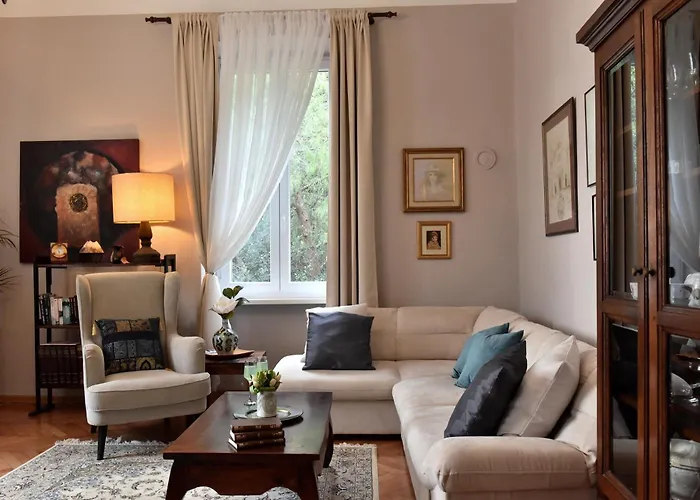 Center - Directly On The Sea