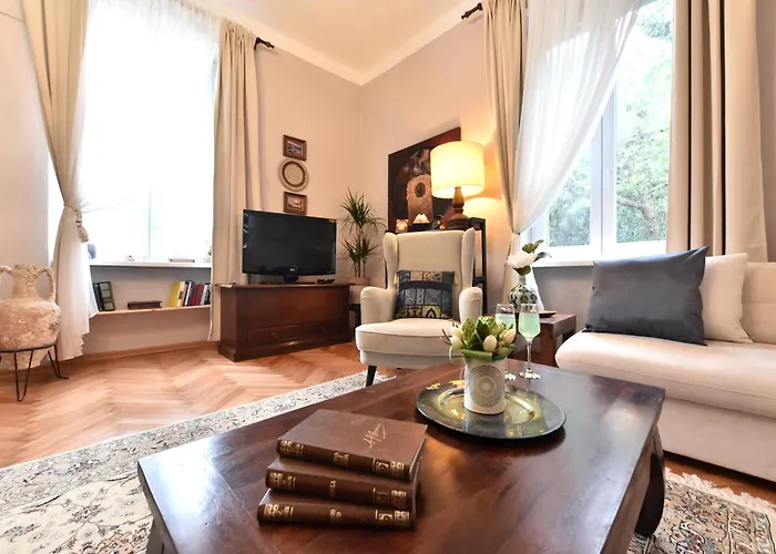 Center - Directly On The Sea